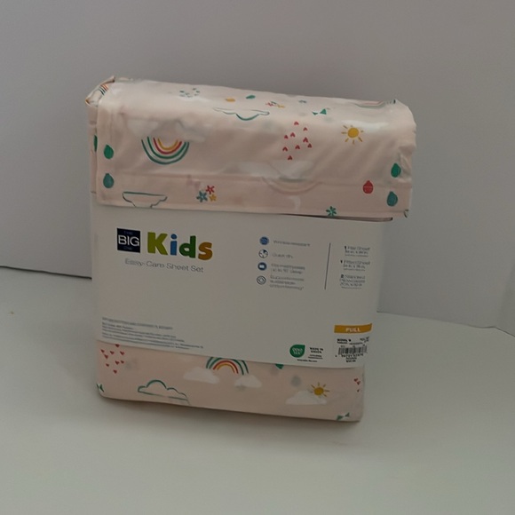 The Big One Kids, Easy Care Aaliyah Rainbow Full Sheet Set. Wrinkle resistant - Picture 13 of 17